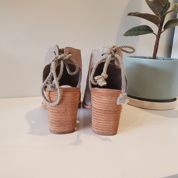 TOMS Desert Taupe Elba Heels - Picture 6 of 9